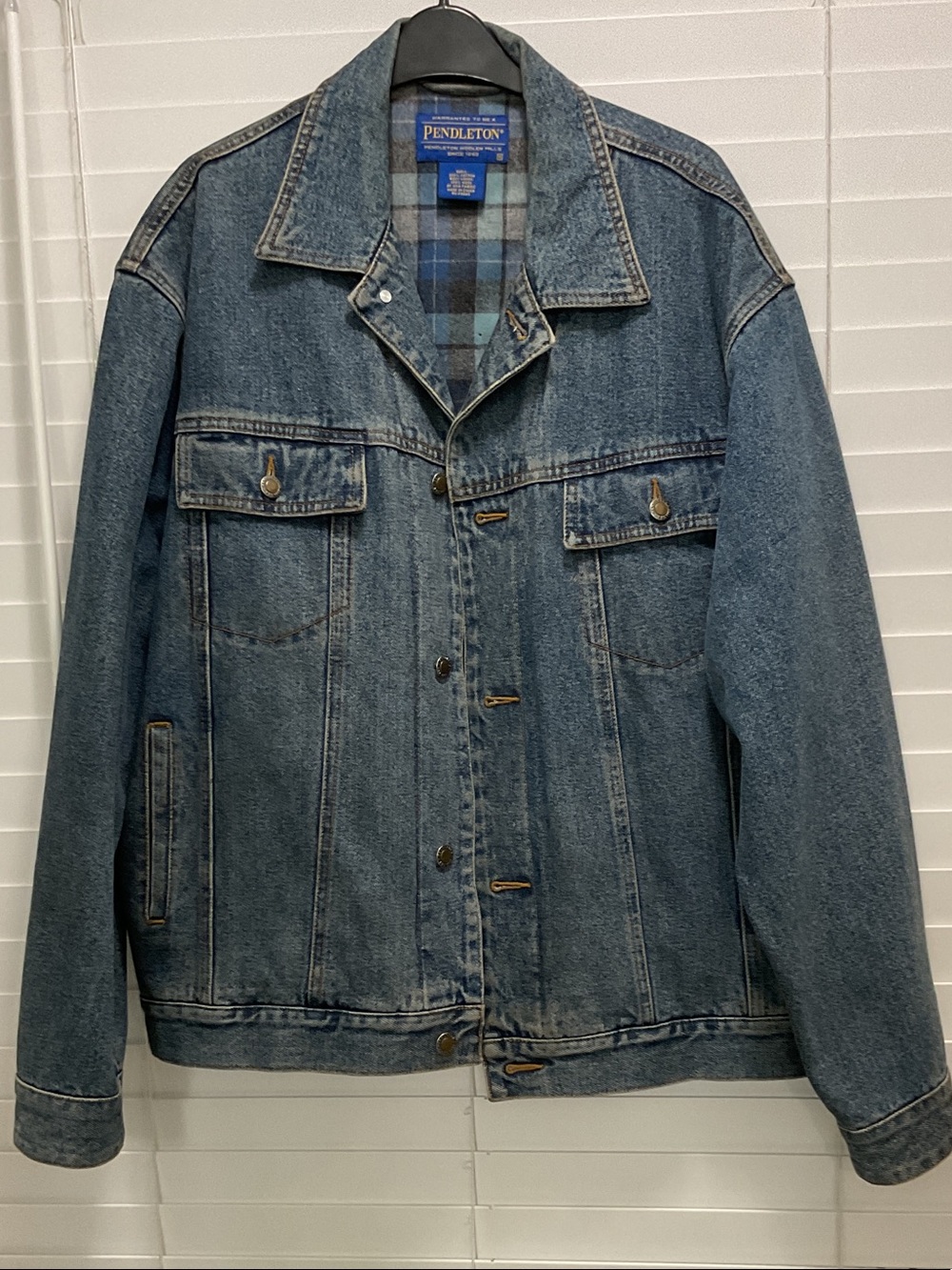 Vintage Pendleton 100% Wool lined Western Men's Denim Jacket in Blue